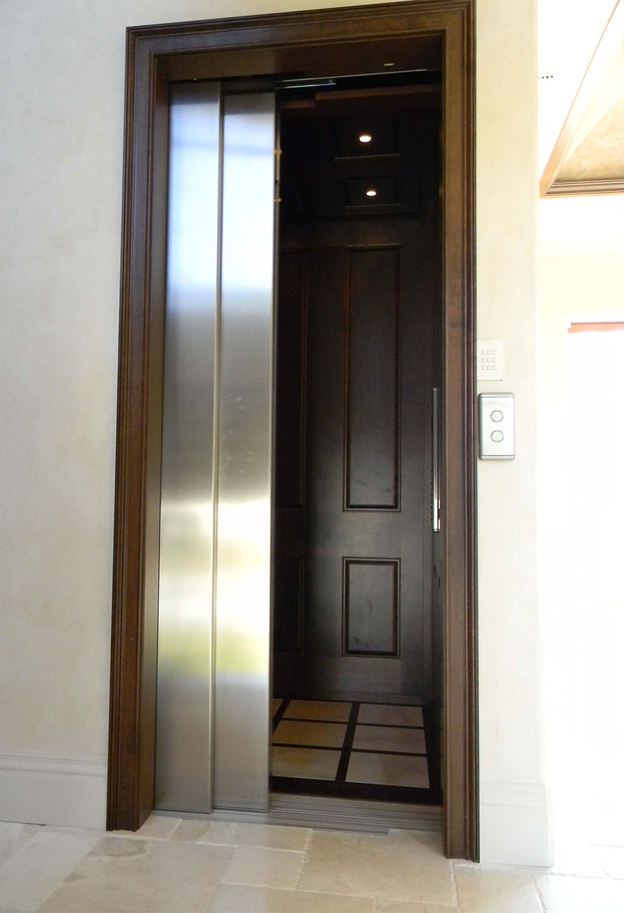 Vertechs Veu elevator